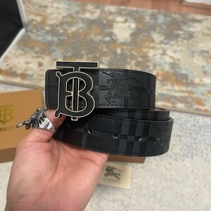 Men’s Size Medium (30-34) Burberry Reversible Check TB Logo Belt In Multicolors